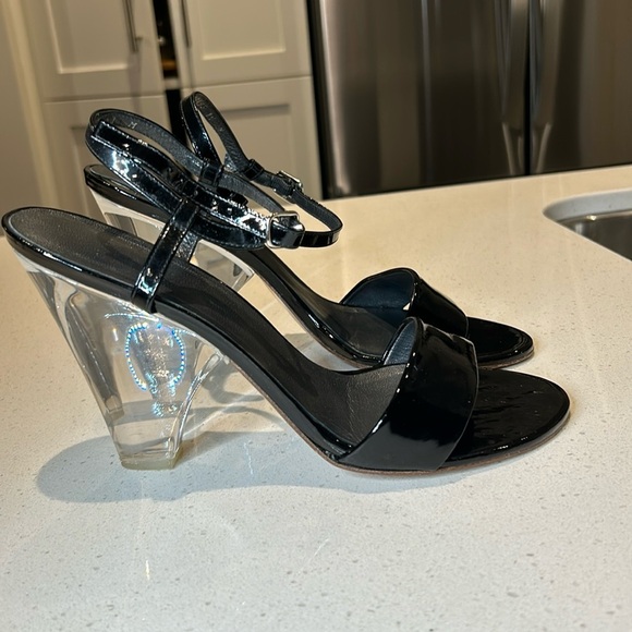 Stuart Weitzman Clear Lucite Heels Open Toe Black Strap Slingback Heels - Picture 3 of 15